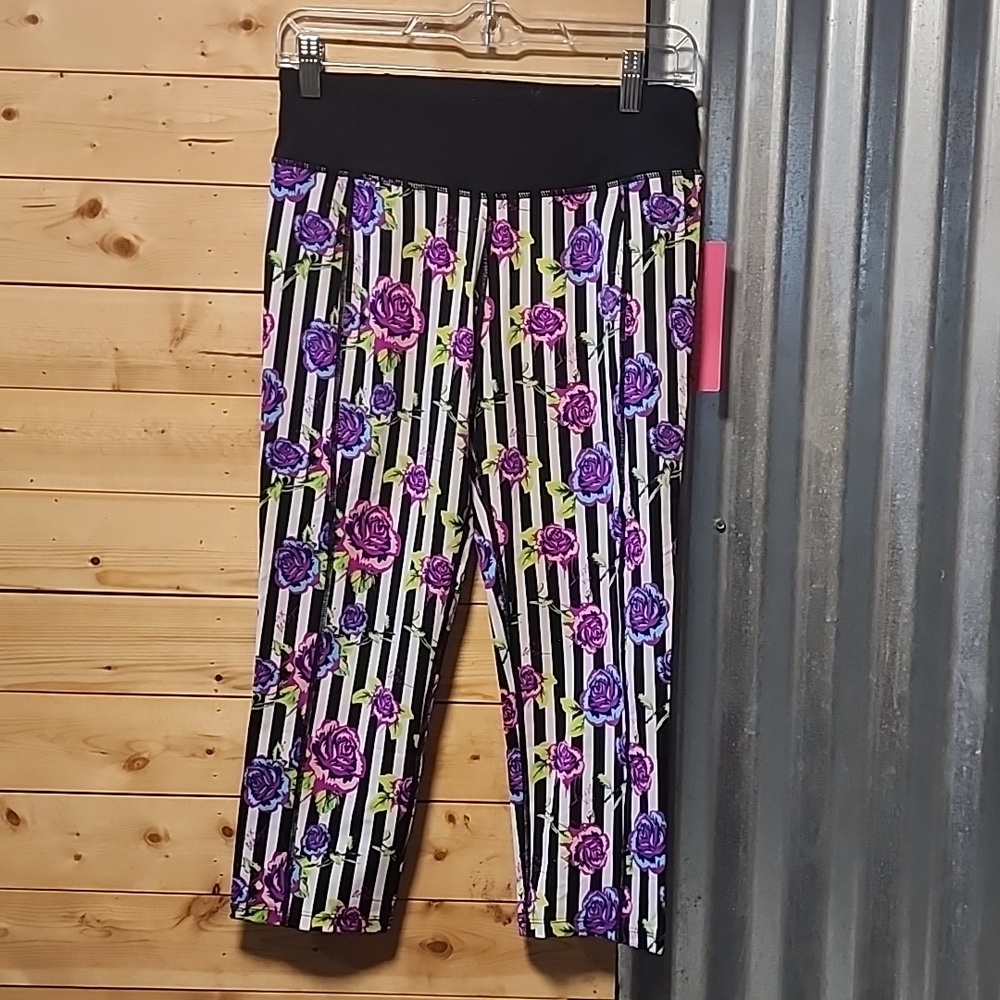 Betsey Johnson Capris NEW Size Medium